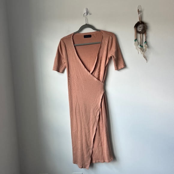 Hatch The Naomi Wrap Dress Clay Peach Maternity Short Sleeve Dress - Picture 1 of 8